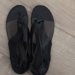 Young Love, Joie sandal